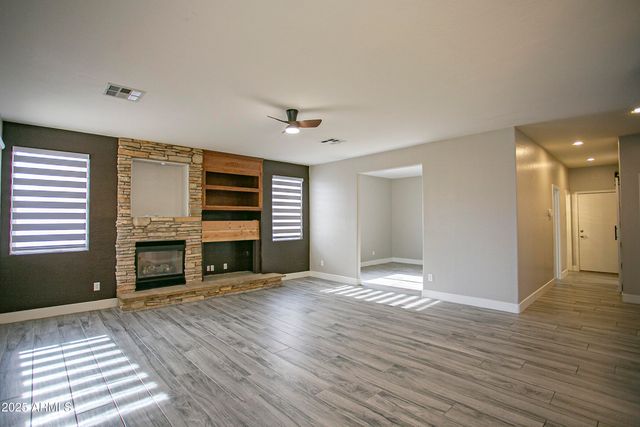 7033 W HONEYSUCKLE Drive, Peoria, AZ 85383