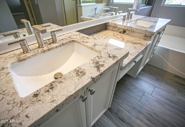 7033 W HONEYSUCKLE Drive, Peoria, AZ 85383