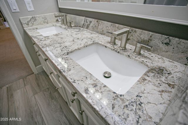 7033 W HONEYSUCKLE Drive, Peoria, AZ 85383