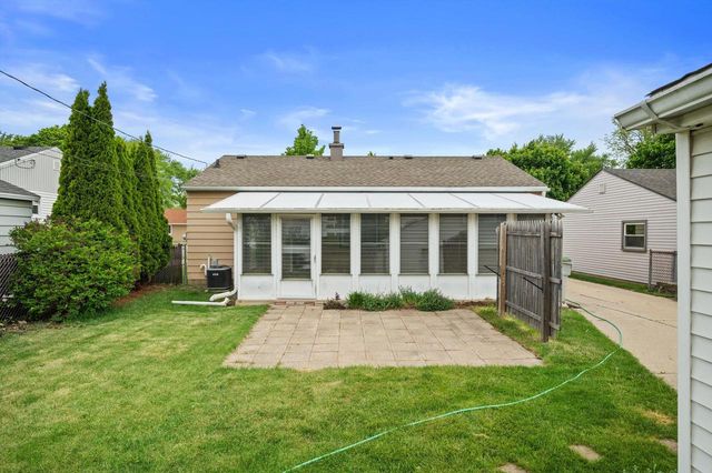 6517 W Lakefield DRIVE, Milwaukee, WI 53219