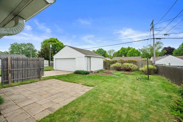 6517 W Lakefield DRIVE, Milwaukee, WI 53219