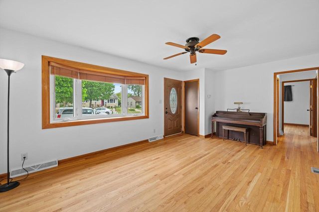 6517 W Lakefield DRIVE, Milwaukee, WI 53219