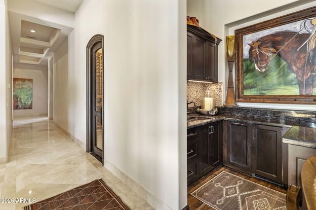 8111 N 62ND Place, Paradise Valley, AZ 85253