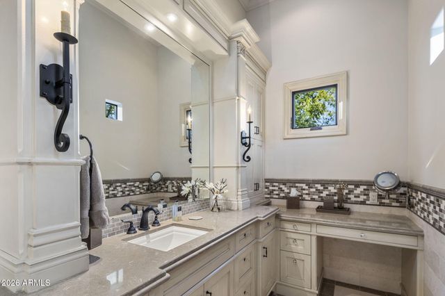 8111 N 62ND Place, Paradise Valley, AZ 85253