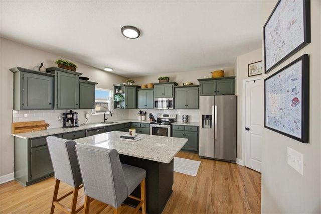 10719 N Manning Court, Kansas City, MO 64157