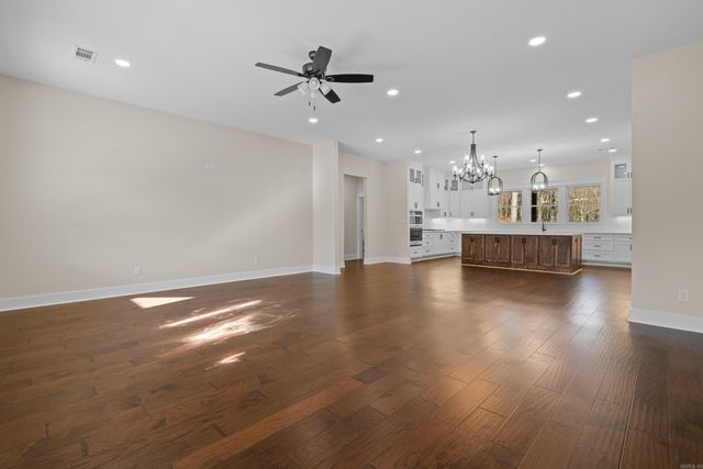 7000 Rolling Manor Drive, Benton, AR 72019