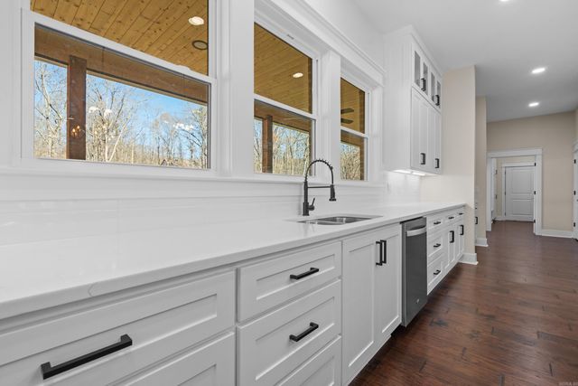 7000 Rolling Manor Drive, Benton, AR 72019