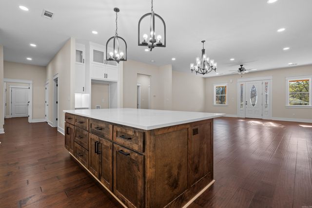 7000 Rolling Manor Drive, Benton, AR 72019