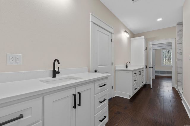 7000 Rolling Manor Drive, Benton, AR 72019