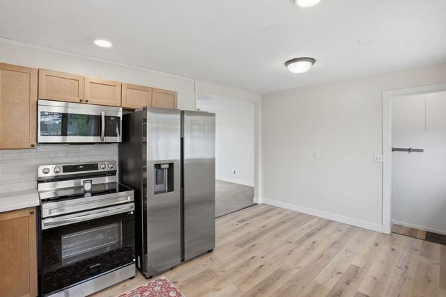 2218 N Hazelwood Avenue, Davenport, IA 52804