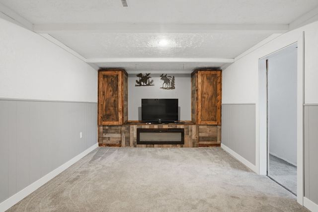 2218 N Hazelwood Avenue, Davenport, IA 52804