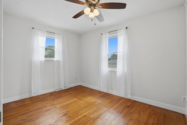 2218 N Hazelwood Avenue, Davenport, IA 52804