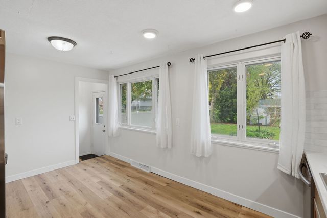 2218 N Hazelwood Avenue, Davenport, IA 52804