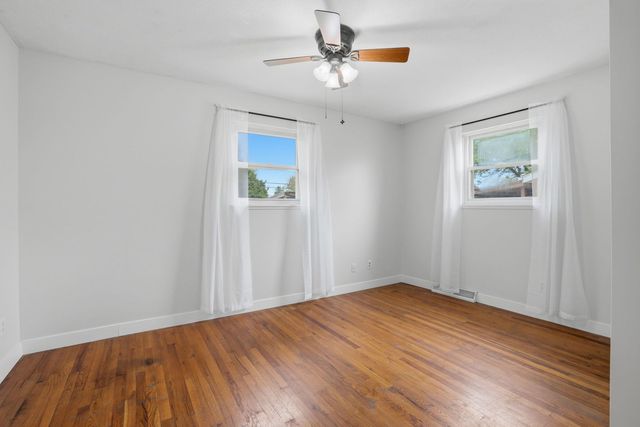2218 N Hazelwood Avenue, Davenport, IA 52804