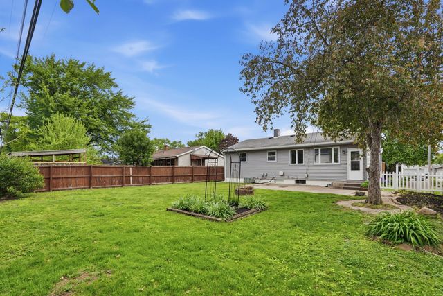 2218 N Hazelwood Avenue, Davenport, IA 52804