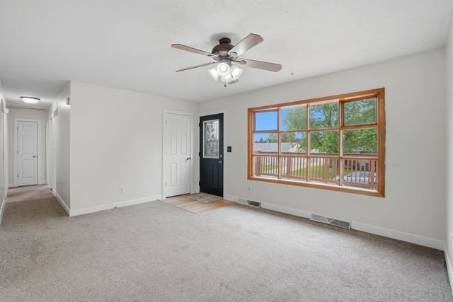 2218 N Hazelwood Avenue, Davenport, IA 52804