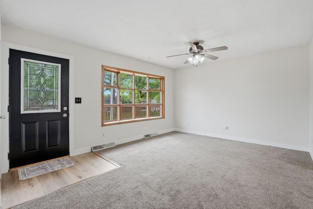 2218 N Hazelwood Avenue, Davenport, IA 52804