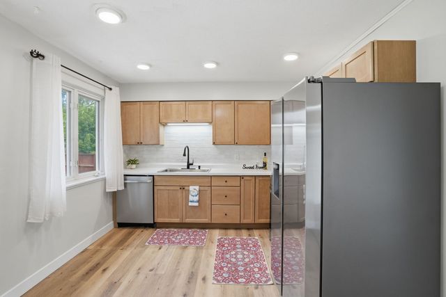 2218 N Hazelwood Avenue, Davenport, IA 52804