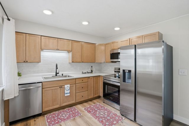 2218 N Hazelwood Avenue, Davenport, IA 52804