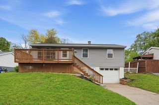 2218 N Hazelwood Avenue, Davenport, IA 52804
