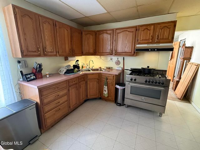 885 Emmett Street, Schenectady, NY 12307