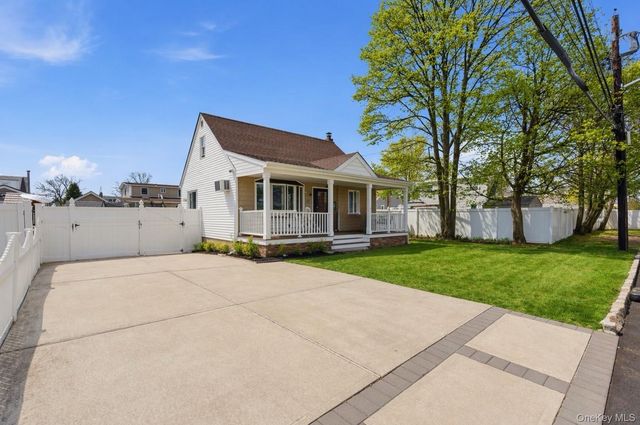 287 43rd Street, Lindenhurst, NY 11757