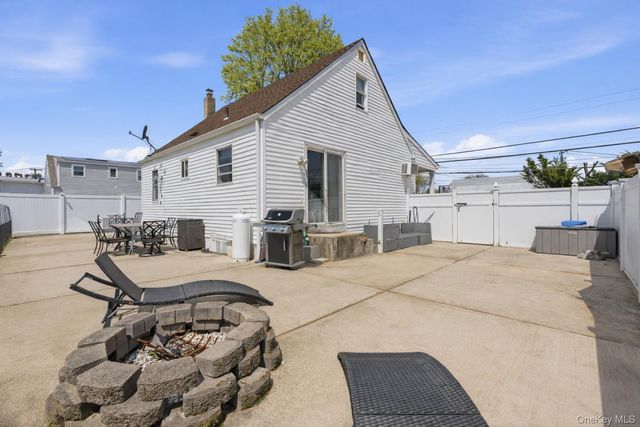 287 43rd Street, Lindenhurst, NY 11757