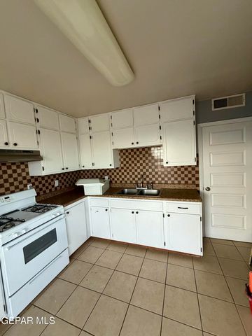 3820 SAVANNAH Avenue B, El Paso, TX 79930