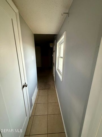 3820 SAVANNAH Avenue B, El Paso, TX 79930