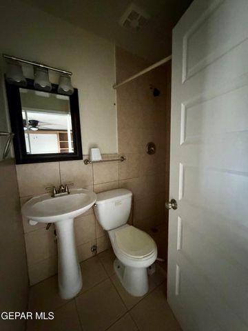 3820 SAVANNAH Avenue B, El Paso, TX 79930