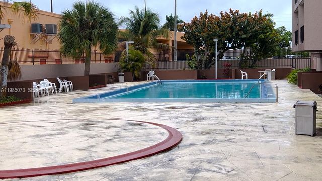 1900 W 68th Street D207, Hialeah, FL 33014