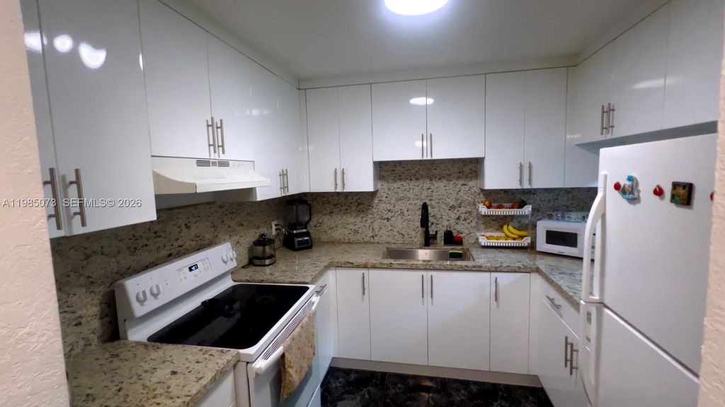 1900 W 68th Street D207, Hialeah, FL 33014