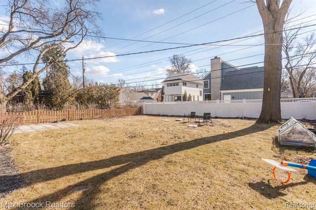 1610 Yosemite Boulevard, Birmingham, MI 48009