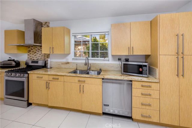 19422 Welby, Reseda, CA 91335