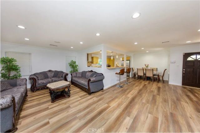 19422 Welby, Reseda, CA 91335
