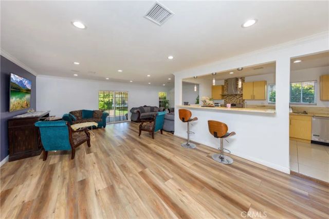 19422 Welby, Reseda, CA 91335