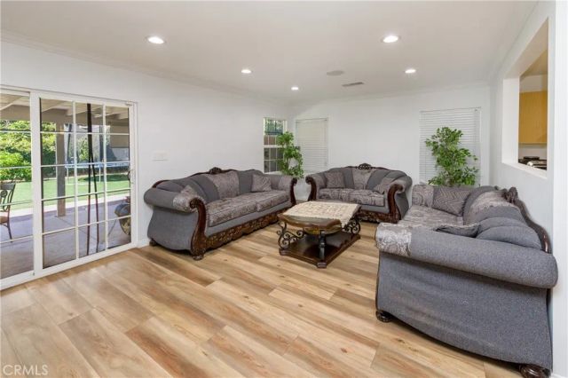 19422 Welby, Reseda, CA 91335