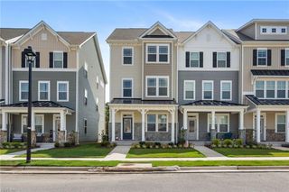 1516 Stanford LN, Newport News, VA 23608