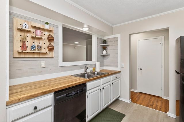 4721 71st Street, Urbandale, IA 50322