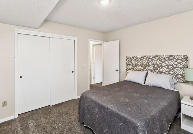 4721 71st Street, Urbandale, IA 50322