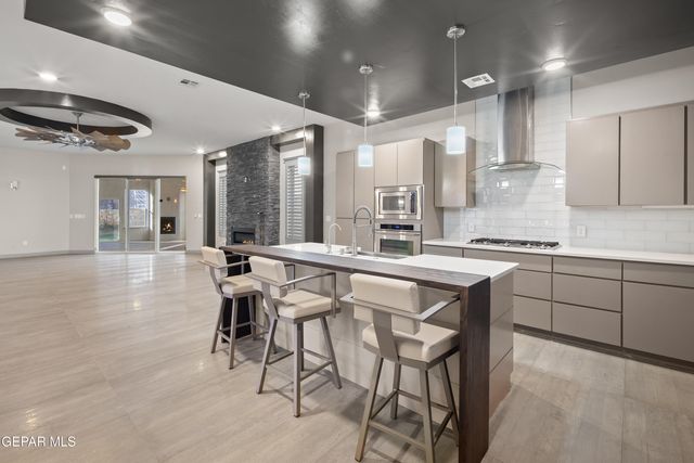 421 S FESTIVAL Drive, El Paso, TX 79912