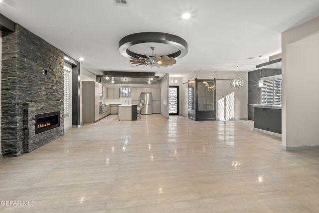 421 S FESTIVAL Drive, El Paso, TX 79912