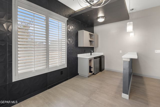 421 S FESTIVAL Drive, El Paso, TX 79912