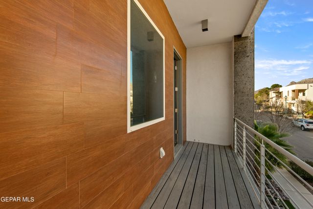 421 S FESTIVAL Drive, El Paso, TX 79912