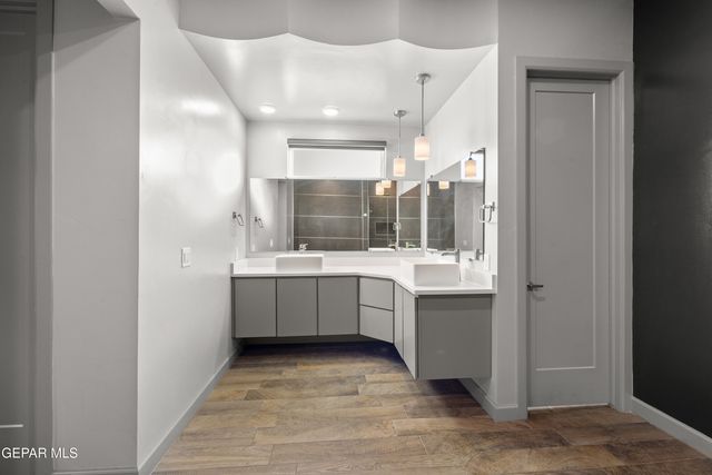 421 S FESTIVAL Drive, El Paso, TX 79912