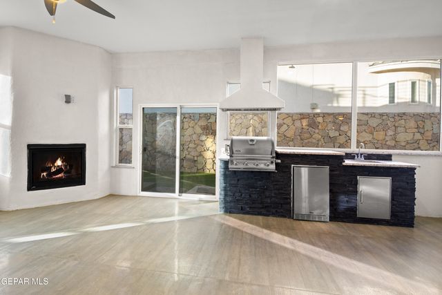 421 S FESTIVAL Drive, El Paso, TX 79912