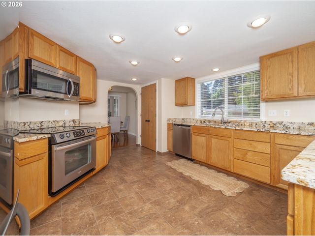 5484 MIDDLECREST Ct S, Salem, OR 97306