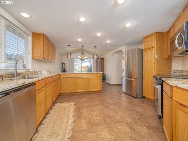 5484 MIDDLECREST Ct S, Salem, OR 97306