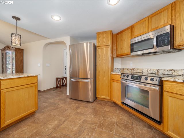5484 MIDDLECREST Ct S, Salem, OR 97306