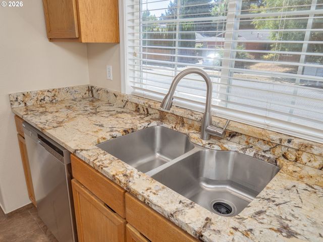 5484 MIDDLECREST Ct S, Salem, OR 97306